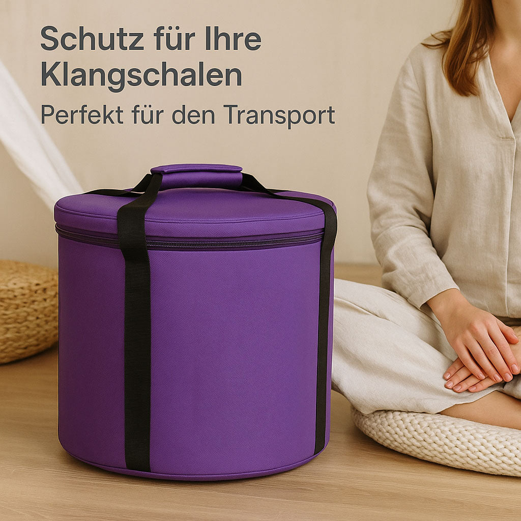 Lila Klangschalentasche im Meditationsraum – perfekter Schutz für unterwegs